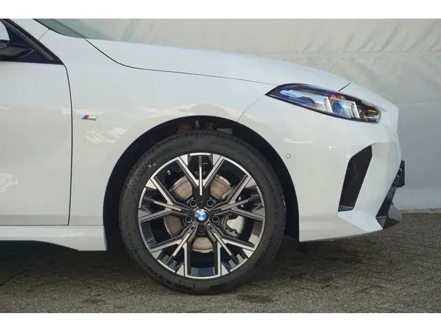 BMW 1 Serie 120 2025 Benzine 4
