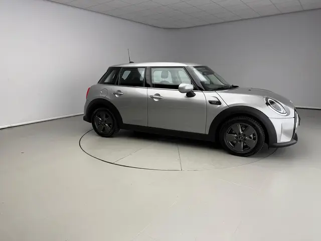 MINI 5-Deurs Cooper 2023 Benzine 5