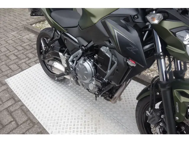 Kawasaki Z650 ABS 2018 Benzine 8