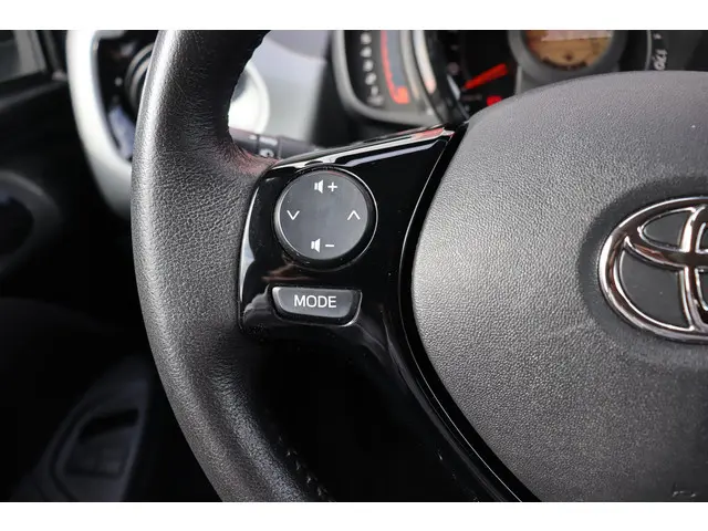 Toyota Aygo 1.0 VVT-i x-cite 2020 Benzine 18