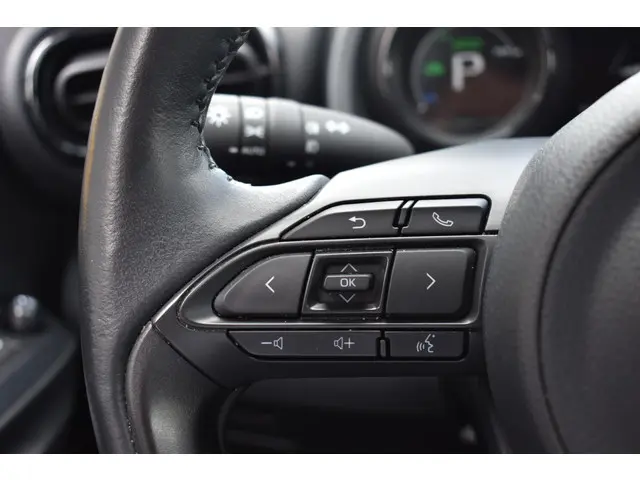 Toyota Yaris 1.5 Hybrid Executive 2022 Hybride Benzine 24