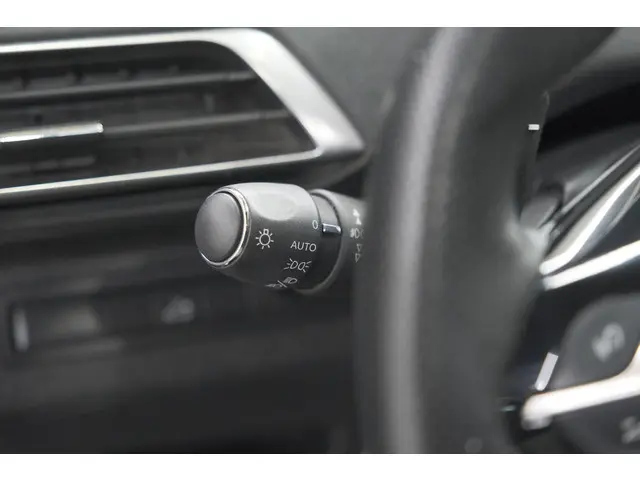 Peugeot 5008 PureTech 130 EAT8 GT-Line 2020 Benzine 36