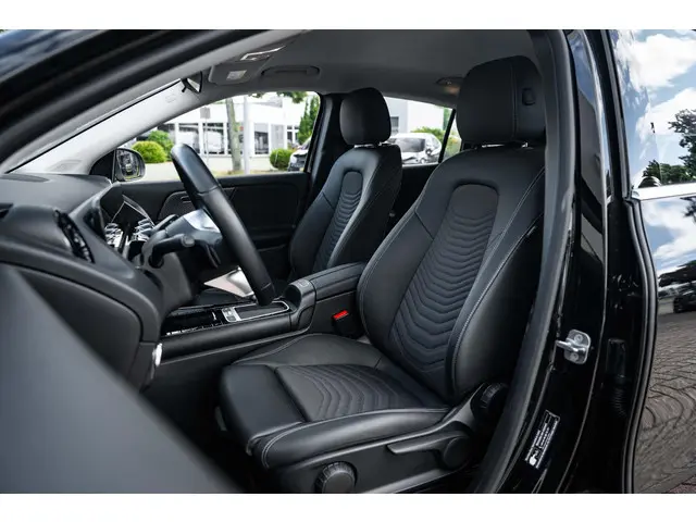 Mercedes-Benz GLA 180 Business Line 2023 Benzine 21
