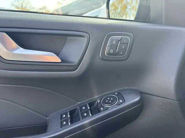 Ford Kuga 2.5 PHEV ST-Line X 2025 Hybride Benzine 18