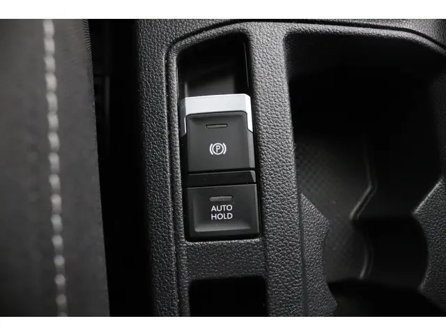 Volkswagen T-Roc 1.0 TSI 110pk Life 2023 Benzine 24