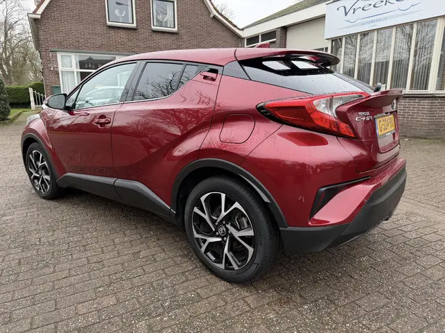 Toyota C-HR 2