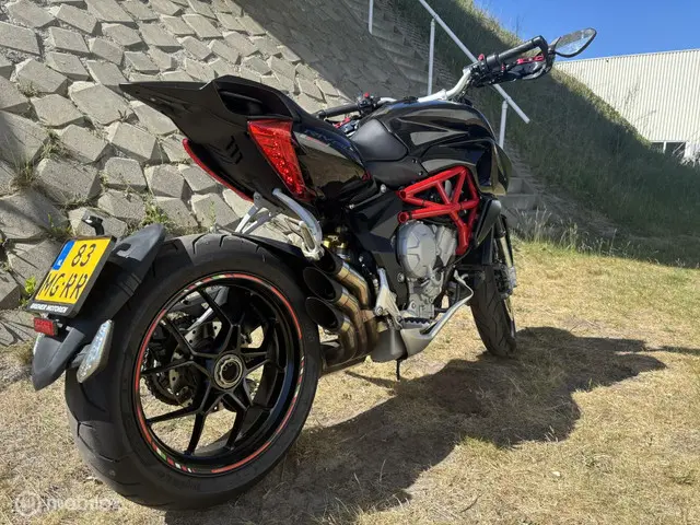 MV Agusta F3 800 Rivale 2016 Benzine 6