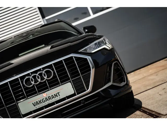 Audi Q3 45 TFSI e S edition 2022 Hybride Benzine 19