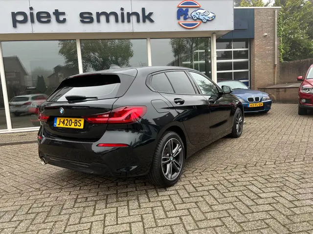 BMW 1 Serie 118i Executive Edition 2020 Benzine 27