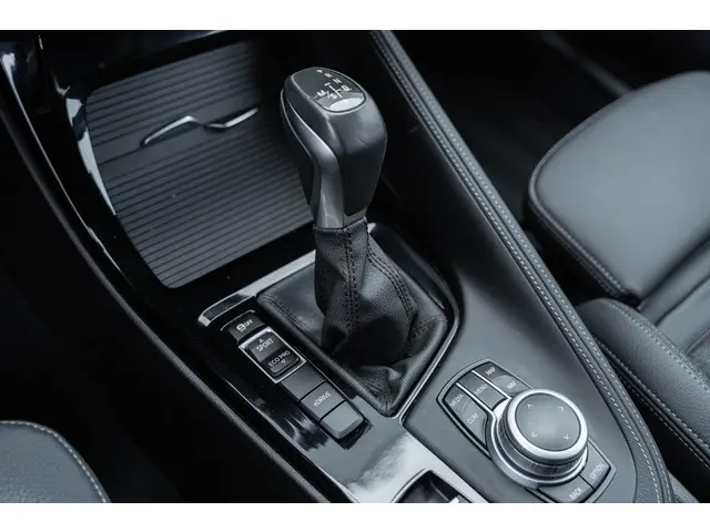 BMW X1 xDrive25e High Executive 2022 Hybride Benzine 34