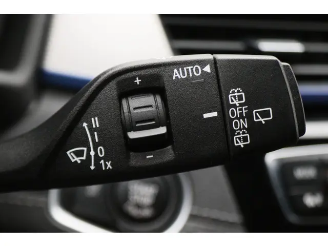 BMW X1 sDrive18i High Executive 2021 Benzine 33