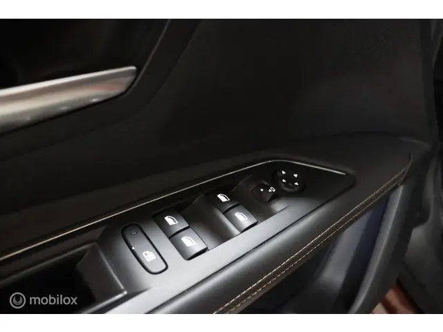 Peugeot 3008 1.6 e-THP GT Line | Trekhaak | 2016 Benzine 25