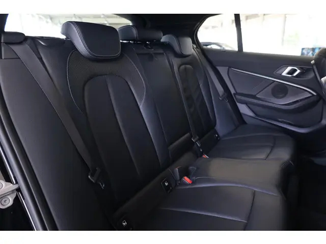BMW 1 Serie 5-deurs 120i 2021 Benzine 9