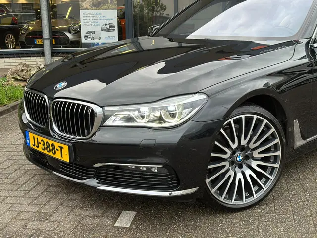 BMW 7 Serie 740Li High Executive 2016 Benzine 11