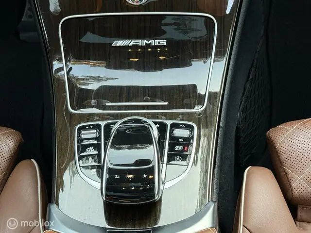 Mercedes-Benz C-Klasse AMG 63 2015 Benzine 26