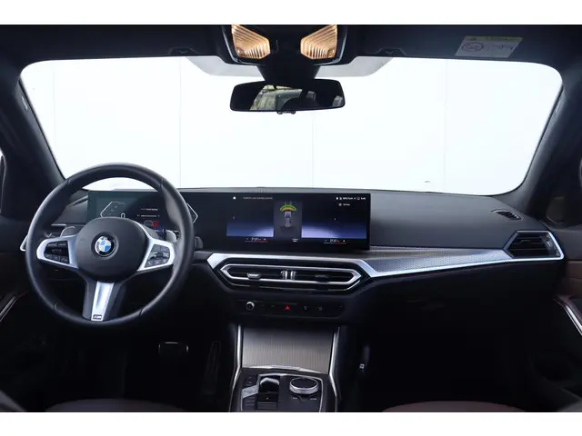 BMW 3 Serie Touring 318i 2024 Benzine 17