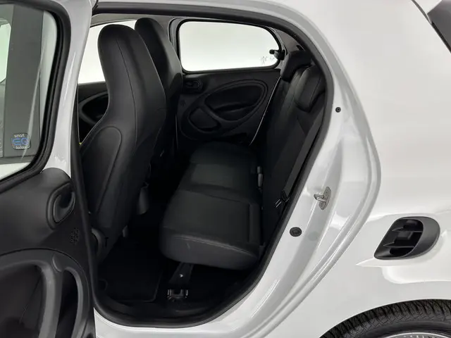 Smart Forfour EQ Essential 18 kWh [ 3-Fase ] 2022 Elektrisch 9