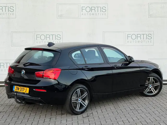 BMW 1 Serie 118i Sport Line Edition 2019 Benzine 2