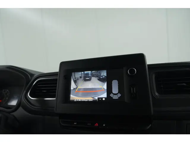 Renault Master T35 2.3 dCi 135 L2H2 Comfort 2022 Diesel 16