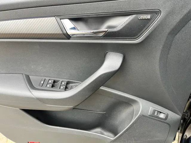 Škoda Karoq 1.5 TSI ACT Sportline Business 2020 Benzine 18