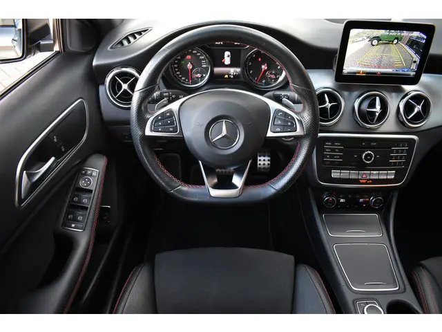 Mercedes-Benz GLA 180 AMG Night 2019 Benzine 23