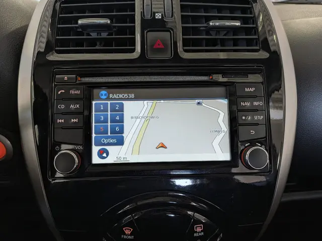 Nissan Micra 1.2 DIG-S Tekna 2013 Benzine 17