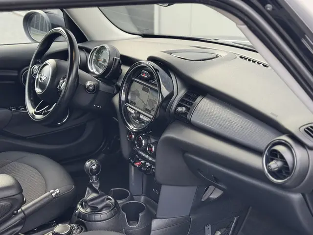 MINI 5-Deurs Cooper 1.5 Salt 2015 Benzine 22