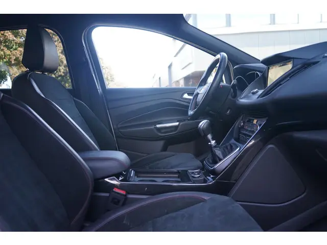 Ford Kuga 1.5 EcoBoost ST Line 2018 Benzine 24