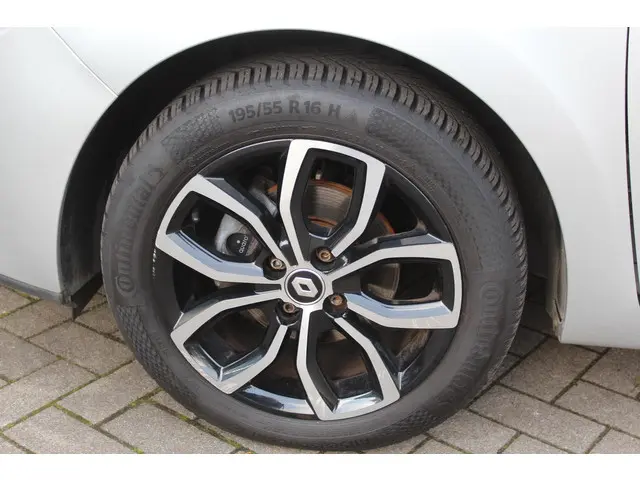 Renault Clio Estate 0.9 TCe Limited 2020 Benzine 20