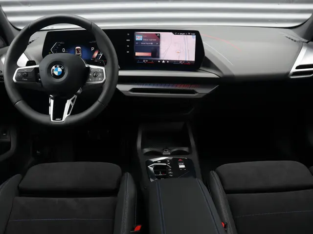 BMW 1 Serie 5-deurs 120 2025 Benzine 11