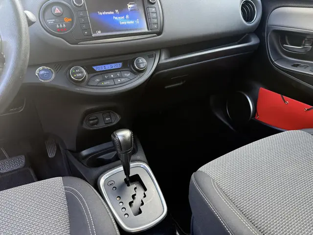 Toyota Yaris 1.5 Hybrid Aspiration 2015 Hybride Benzine 10