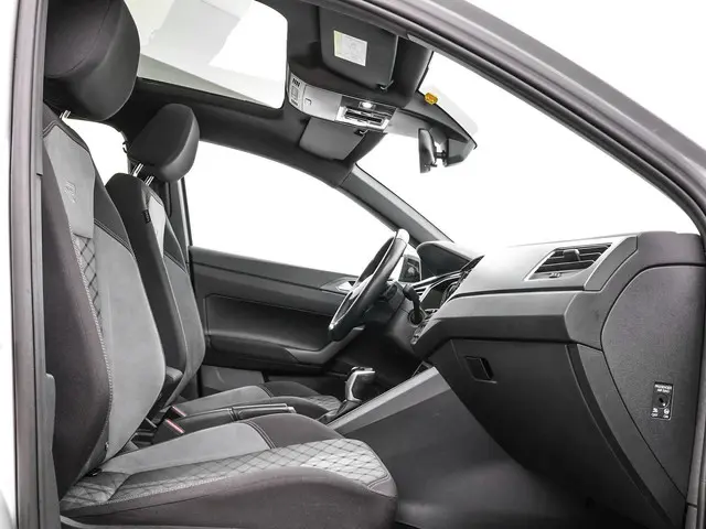 Volkswagen Taigo 1.0 TSI 115pk DSG R-Line 2024 Benzine 11