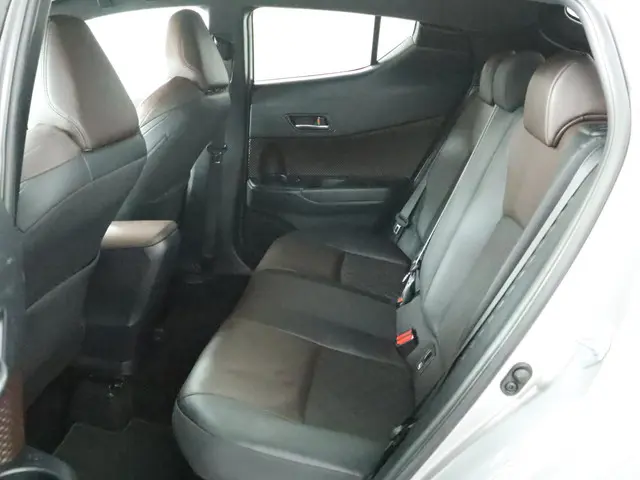 Toyota C-HR 1.8 Hybrid Executive 2017 Hybride Benzine 18