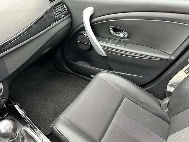 Renault Mégane Estate 1.4 TCe Bose 2012 Benzine 17