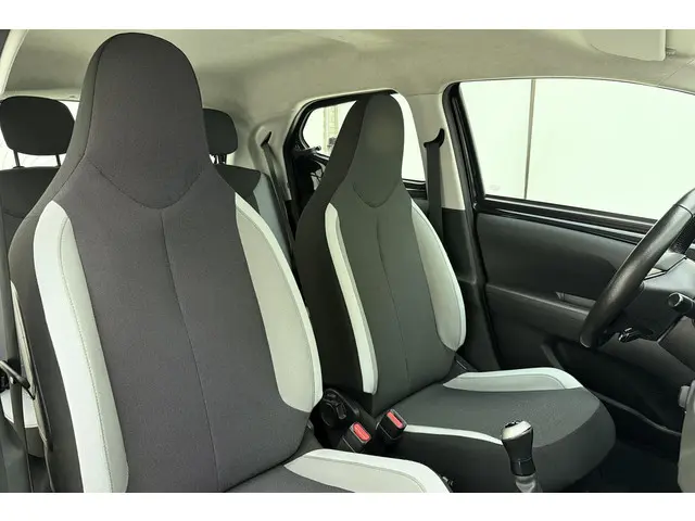 Toyota Aygo 1.0 VVT-i x-play 2015 Benzine 7