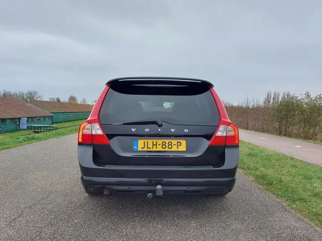 Volvo V70 1.6 T4 R-Design. TREKHAAK! 2012 Benzine 8