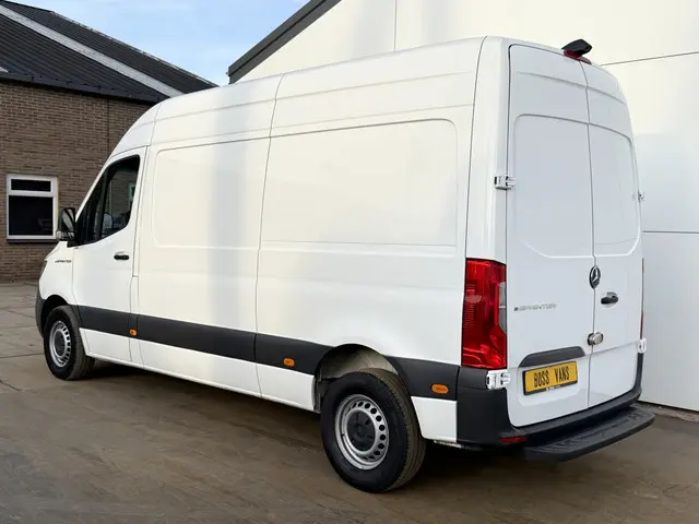Mercedes-Benz eSprinter 312 2022 Elektrisch 2