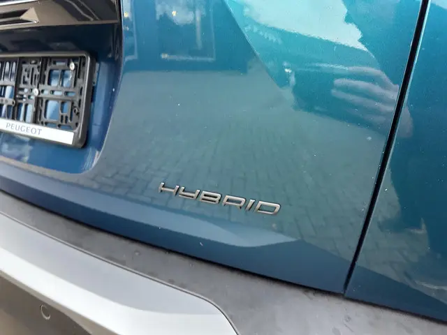 Peugeot 2008 1.2 Hybrid 145 PK GT 2025 Hybride Benzine 47