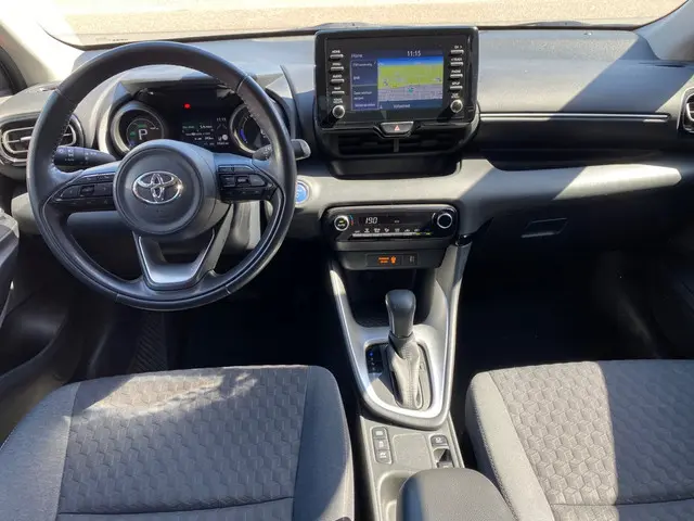 Toyota Yaris 1.5 Hybrid Dynamic 2021 Hybride Benzine 8