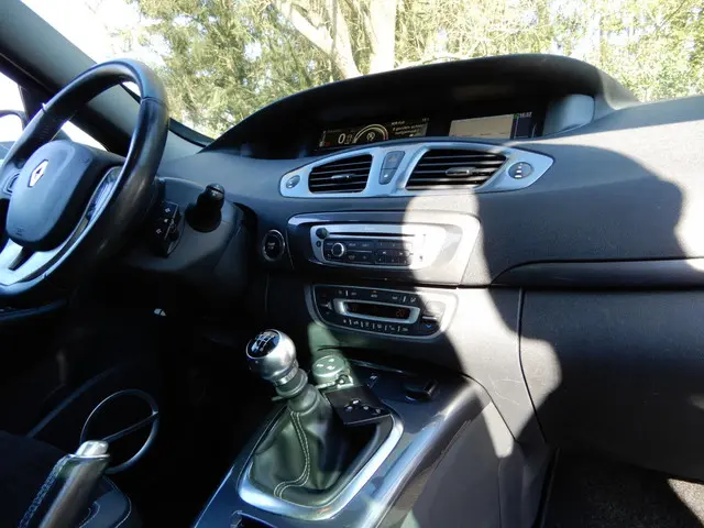 Renault Scénic Xmod 1.2 TCe Bose 2014 Benzine 13