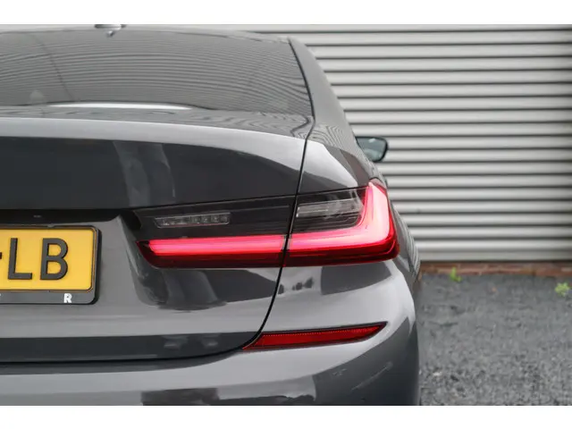 BMW 3 Serie 330i M-Sport 2021 Benzine 19