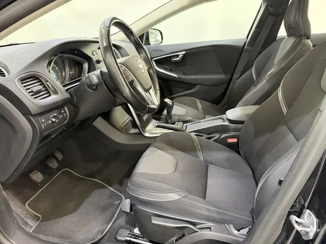 Volvo V40 V-40 1.6 T2 Momentum Navi 2014 Benzine 14