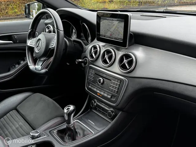 Mercedes-Benz GLA 180 Prestige 2016 Benzine 10