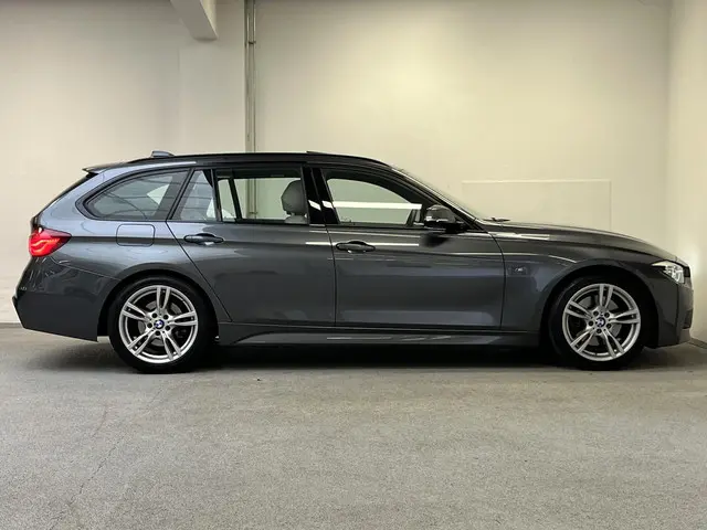 BMW 3 Serie Touring 330i M Sport Edition 2018 Benzine 8