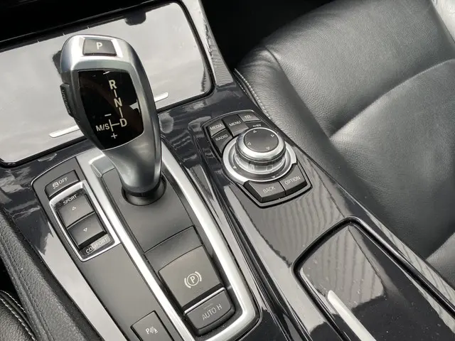 BMW 5 Serie 520i High Executive 2015 Benzine 25