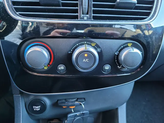 Renault Clio Estate 0.9 TCe Limited 2019 Benzine 13