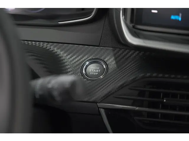 Peugeot 2008 1.2 Hybrid 145 Allure 2025 Hybride Benzine 41