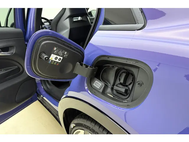 Fiat 600e Abarth Scorpionissima 54 kWh 2026 Elektrisch 24