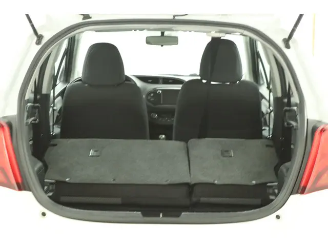 Toyota Yaris 1.5 Hybrid Lease 2015 Hybride Benzine 26