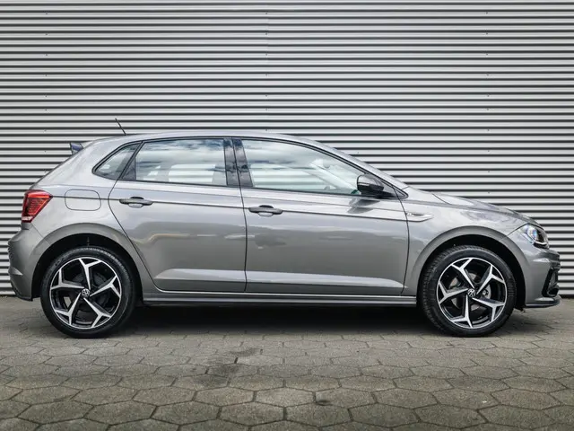 Volkswagen Polo 1.0 TSI Highline Business R 2021 Benzine 6